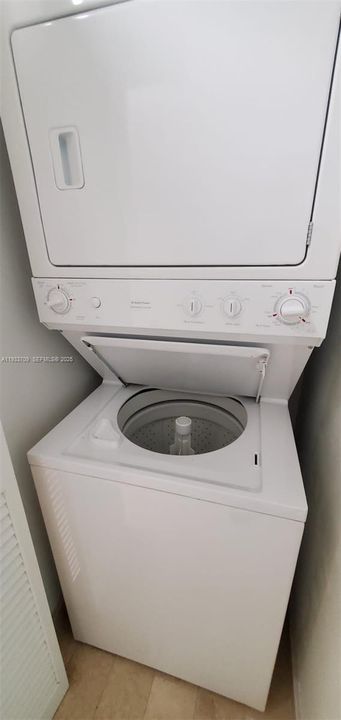 For Rent: $2,900 (1 beds, 1 baths, 705 Square Feet)