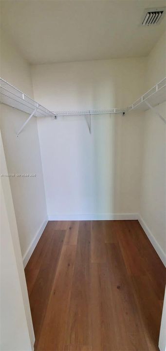 For Rent: $2,900 (1 beds, 1 baths, 705 Square Feet)