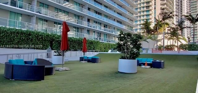 For Rent: $2,900 (1 beds, 1 baths, 705 Square Feet)