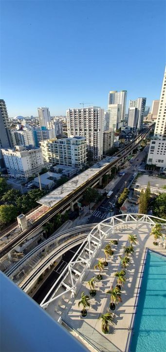 For Rent: $2,900 (1 beds, 1 baths, 705 Square Feet)