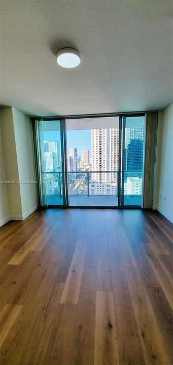 For Rent: $2,900 (1 beds, 1 baths, 705 Square Feet)