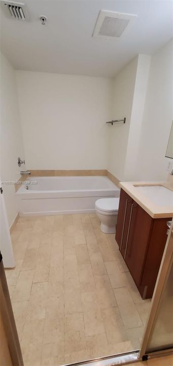 For Rent: $2,900 (1 beds, 1 baths, 705 Square Feet)