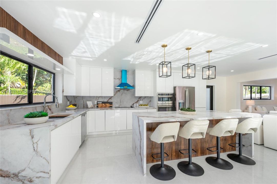 For Sale: $1,998,000 (4 beds, 5 baths, 2530 Square Feet)