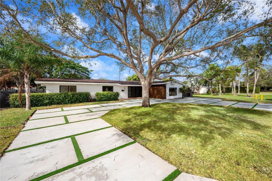 For Sale: $1,998,000 (4 beds, 5 baths, 2530 Square Feet)