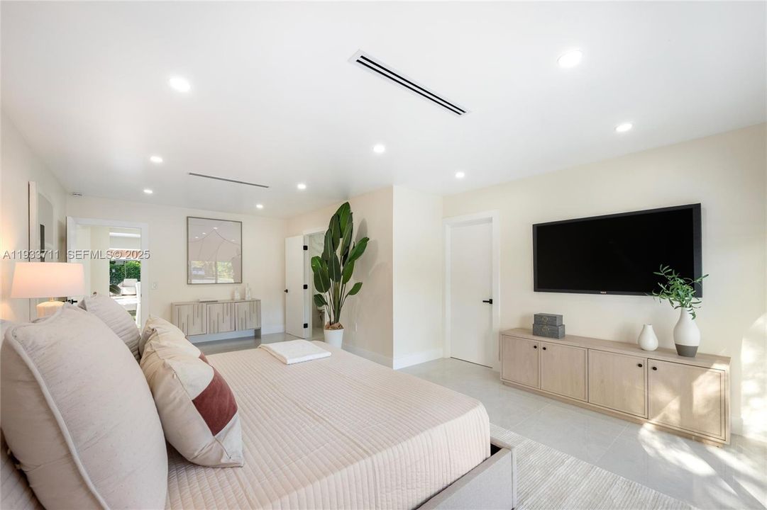 For Sale: $1,998,000 (4 beds, 5 baths, 2530 Square Feet)