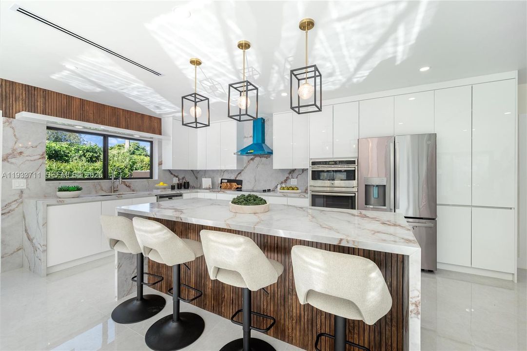 For Sale: $1,998,000 (4 beds, 5 baths, 2530 Square Feet)