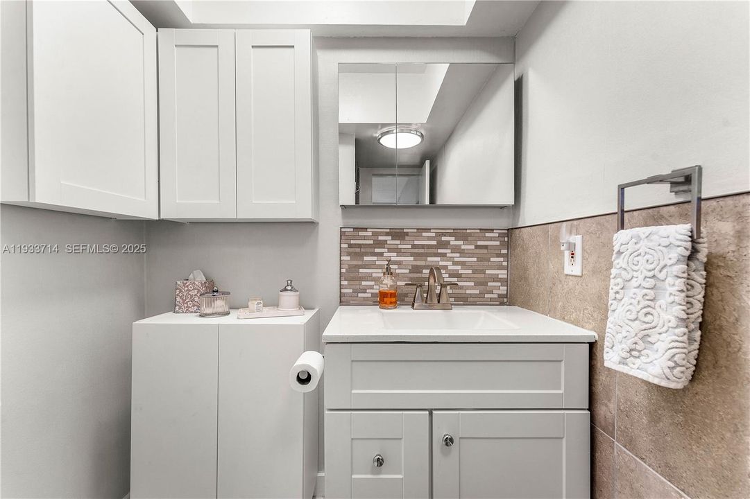 For Sale: $429,900 (2 beds, 2 baths, 1100 Square Feet)