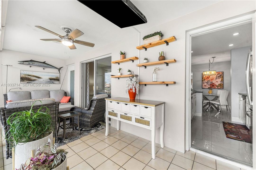 For Sale: $429,900 (2 beds, 2 baths, 1100 Square Feet)