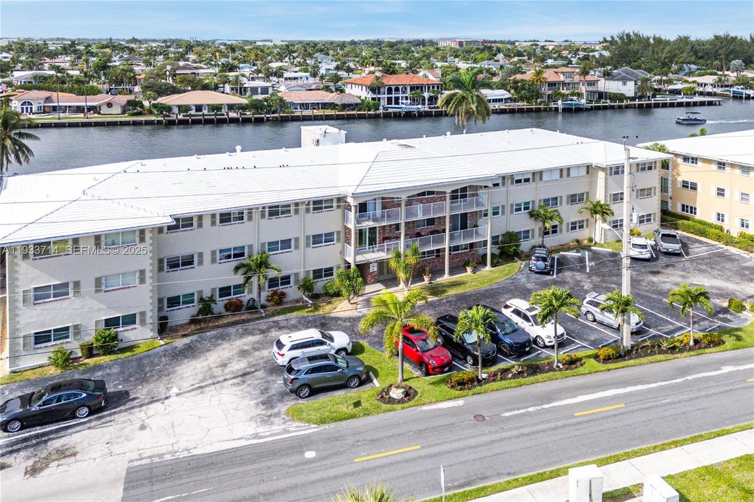 For Sale: $429,900 (2 beds, 2 baths, 1100 Square Feet)