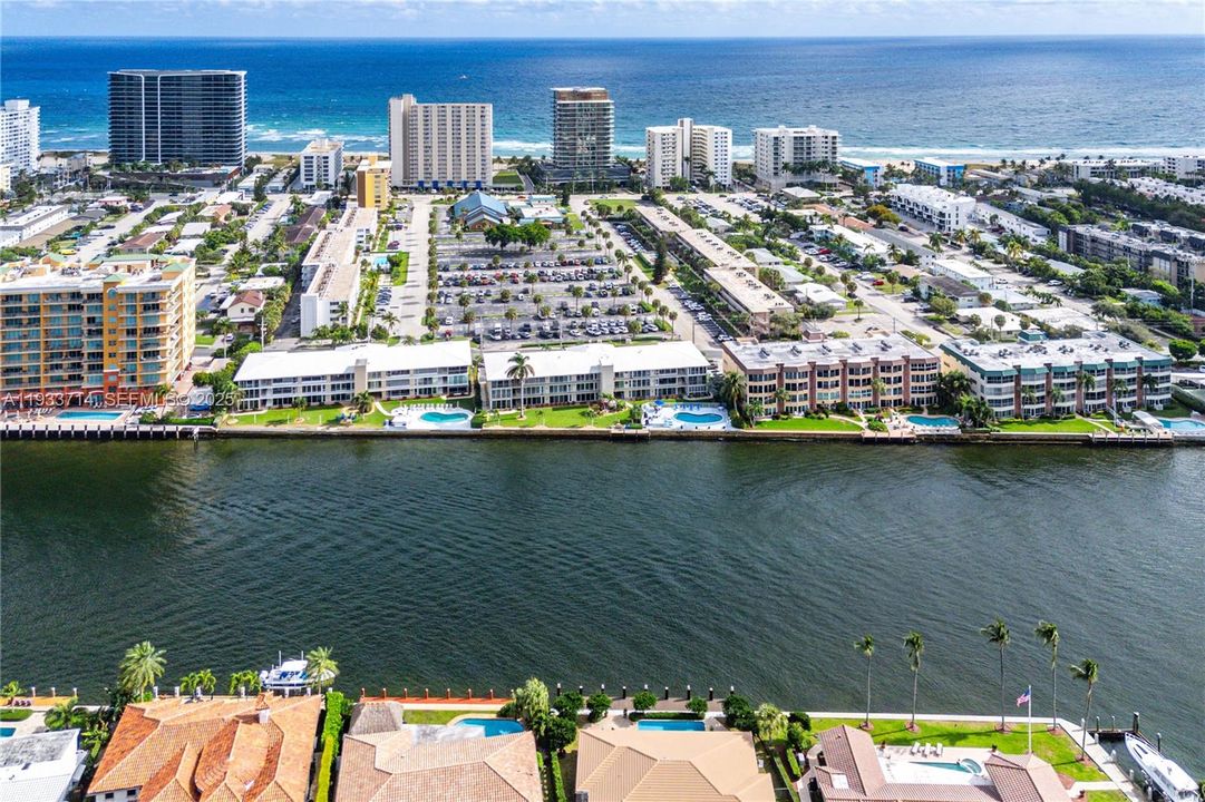 For Sale: $429,900 (2 beds, 2 baths, 1100 Square Feet)