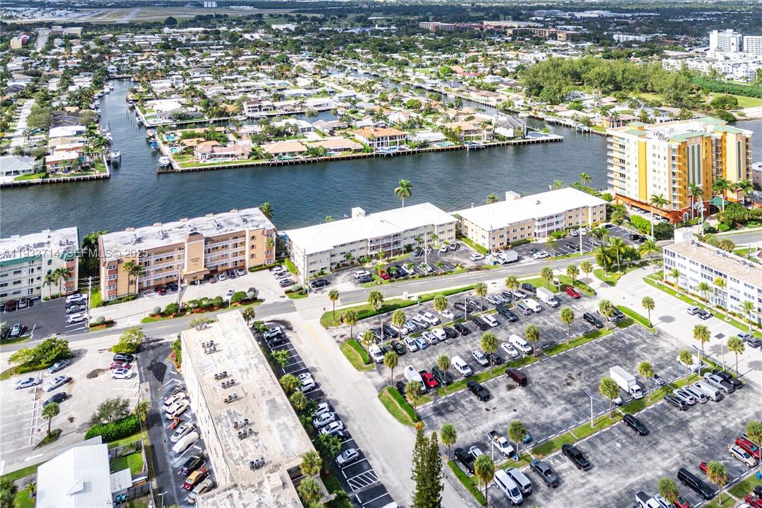 For Sale: $429,900 (2 beds, 2 baths, 1100 Square Feet)