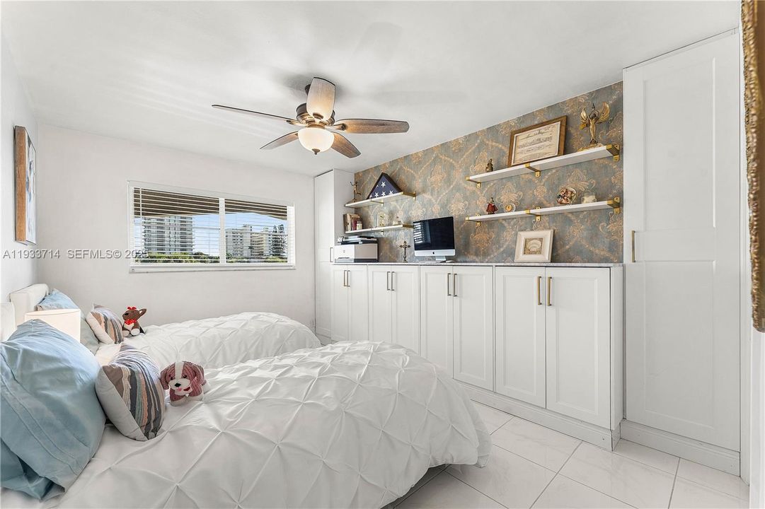 For Sale: $429,900 (2 beds, 2 baths, 1100 Square Feet)