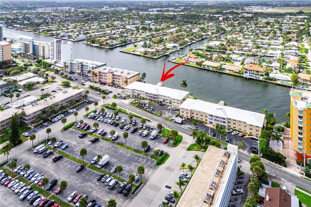 For Sale: $429,900 (2 beds, 2 baths, 1100 Square Feet)