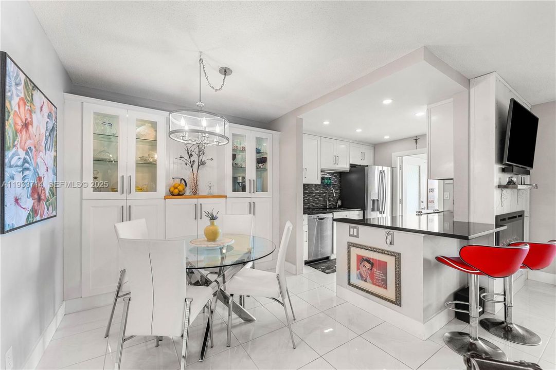 For Sale: $429,900 (2 beds, 2 baths, 1100 Square Feet)