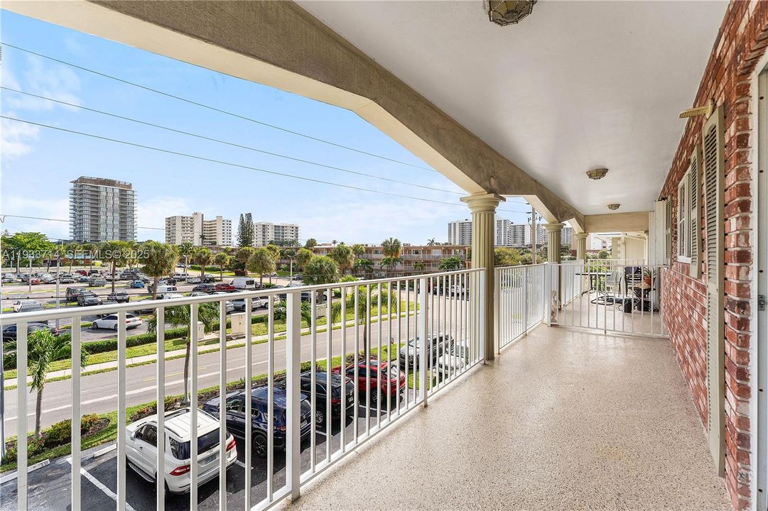 For Sale: $429,900 (2 beds, 2 baths, 1100 Square Feet)