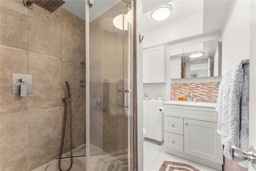 For Sale: $429,900 (2 beds, 2 baths, 1100 Square Feet)