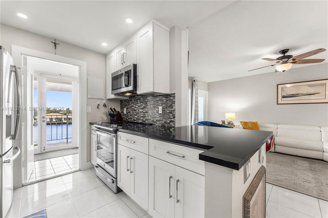 For Sale: $429,900 (2 beds, 2 baths, 1100 Square Feet)