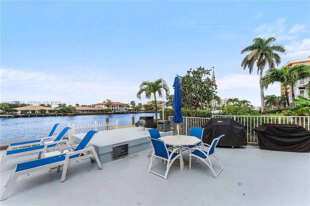 For Sale: $429,900 (2 beds, 2 baths, 1100 Square Feet)