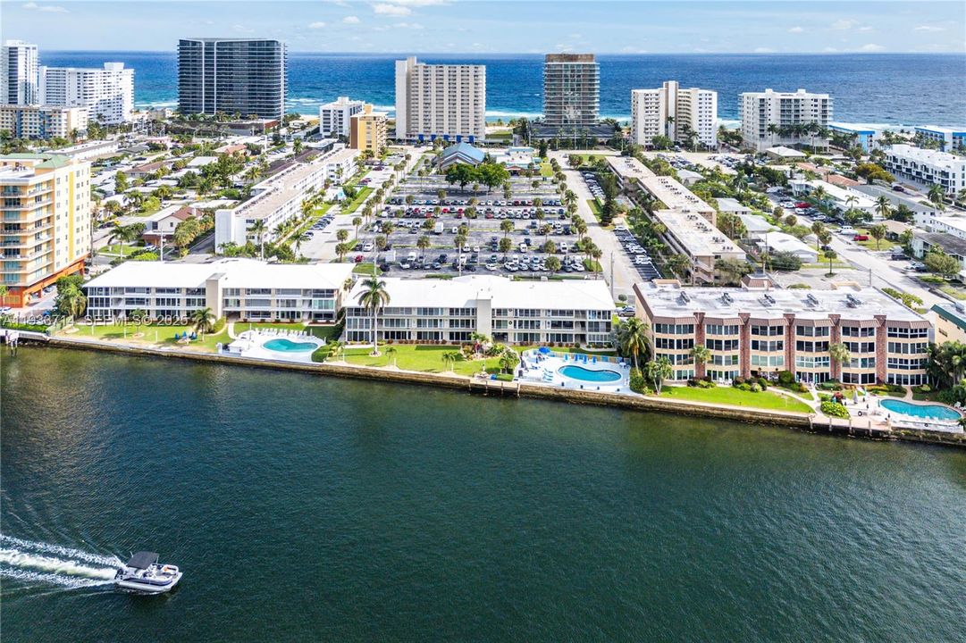 For Sale: $429,900 (2 beds, 2 baths, 1100 Square Feet)