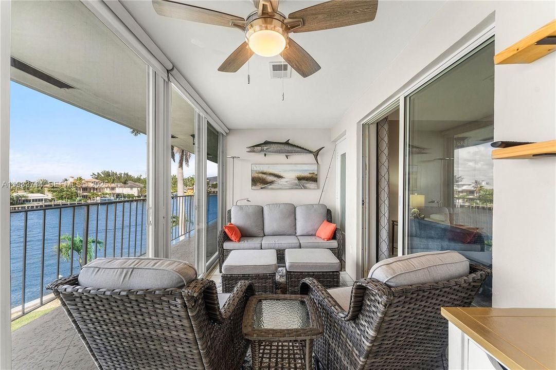 For Sale: $429,900 (2 beds, 2 baths, 1100 Square Feet)