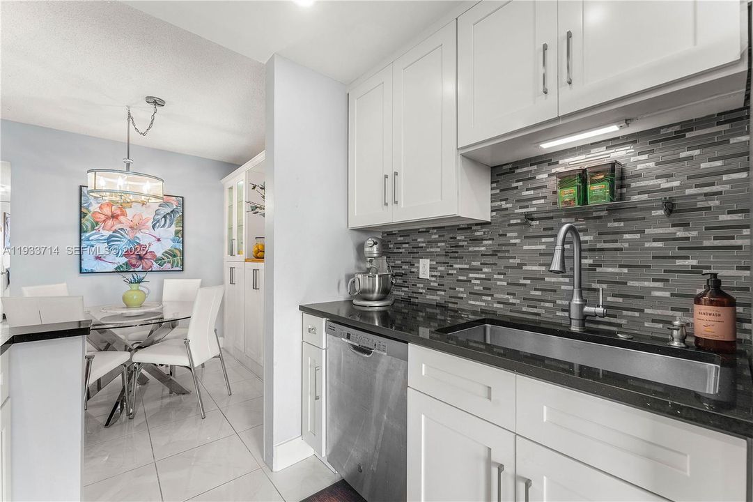 For Sale: $429,900 (2 beds, 2 baths, 1100 Square Feet)