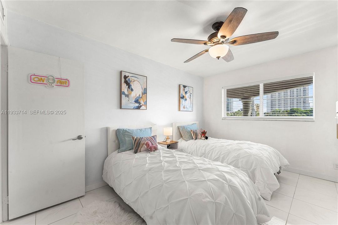 For Sale: $429,900 (2 beds, 2 baths, 1100 Square Feet)