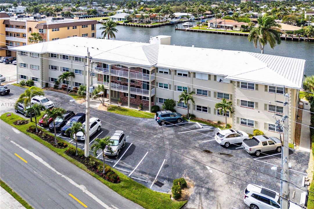 For Sale: $429,900 (2 beds, 2 baths, 1100 Square Feet)