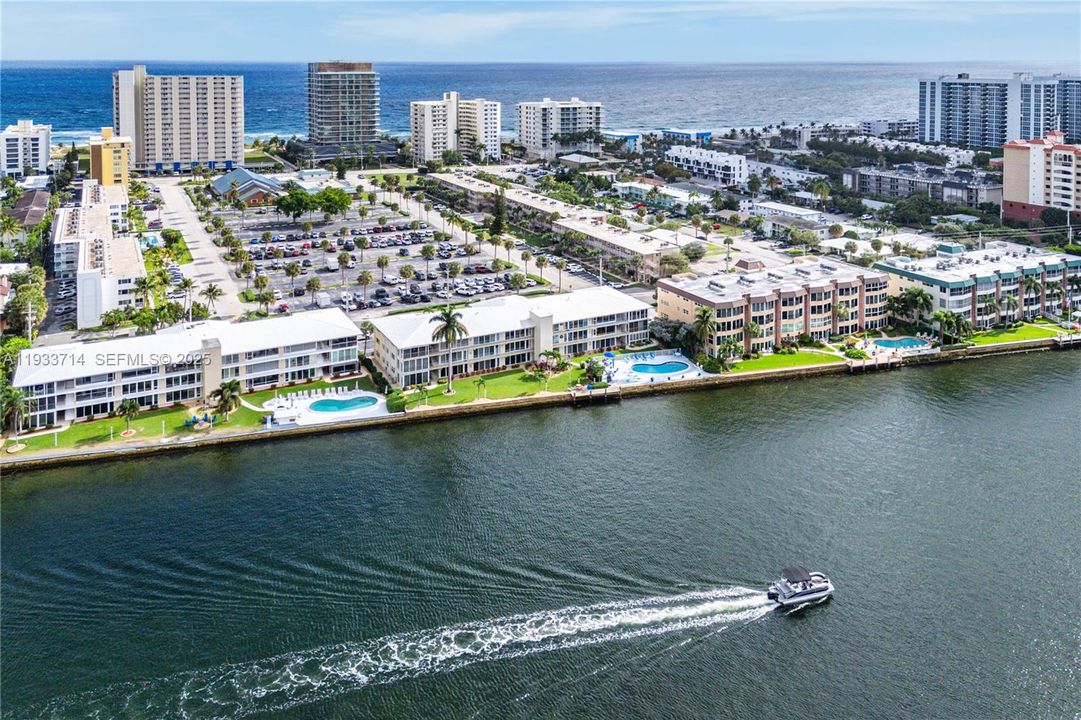 For Sale: $429,900 (2 beds, 2 baths, 1100 Square Feet)