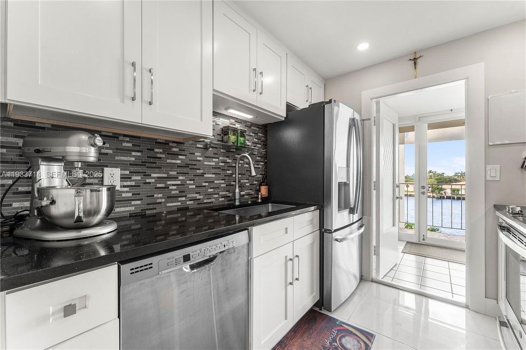 For Sale: $429,900 (2 beds, 2 baths, 1100 Square Feet)