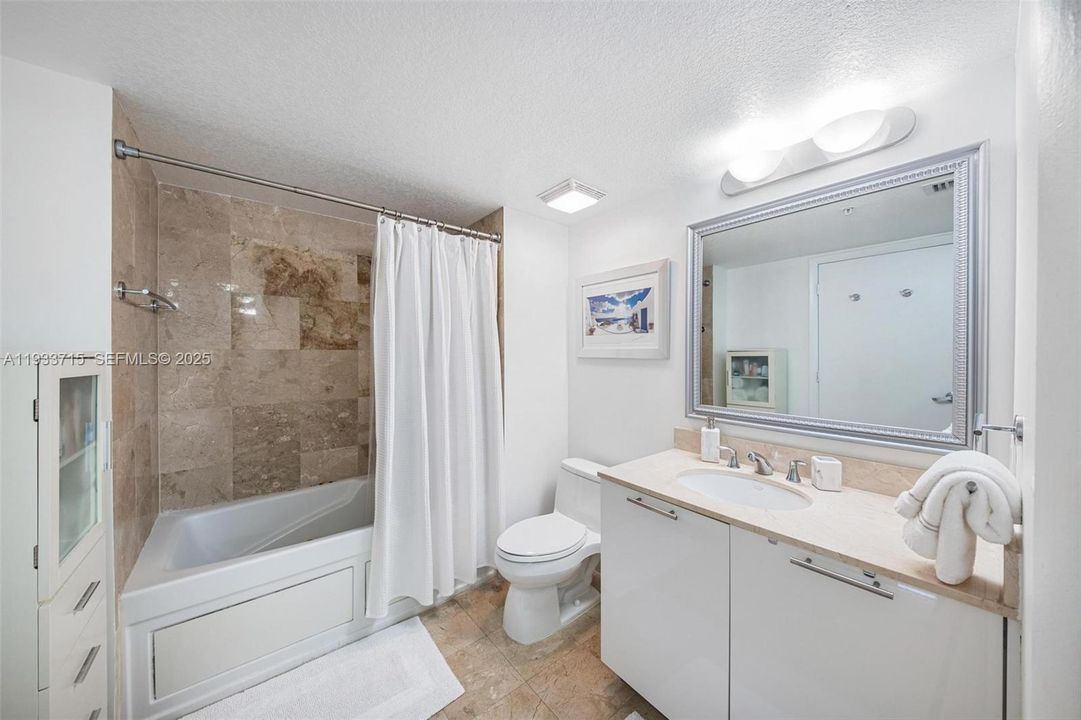 For Sale: $389,900 (1 beds, 1 baths, 822 Square Feet)