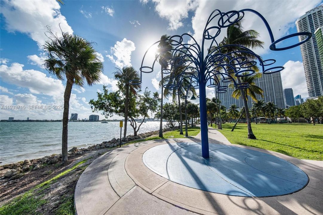 For Sale: $389,900 (1 beds, 1 baths, 822 Square Feet)