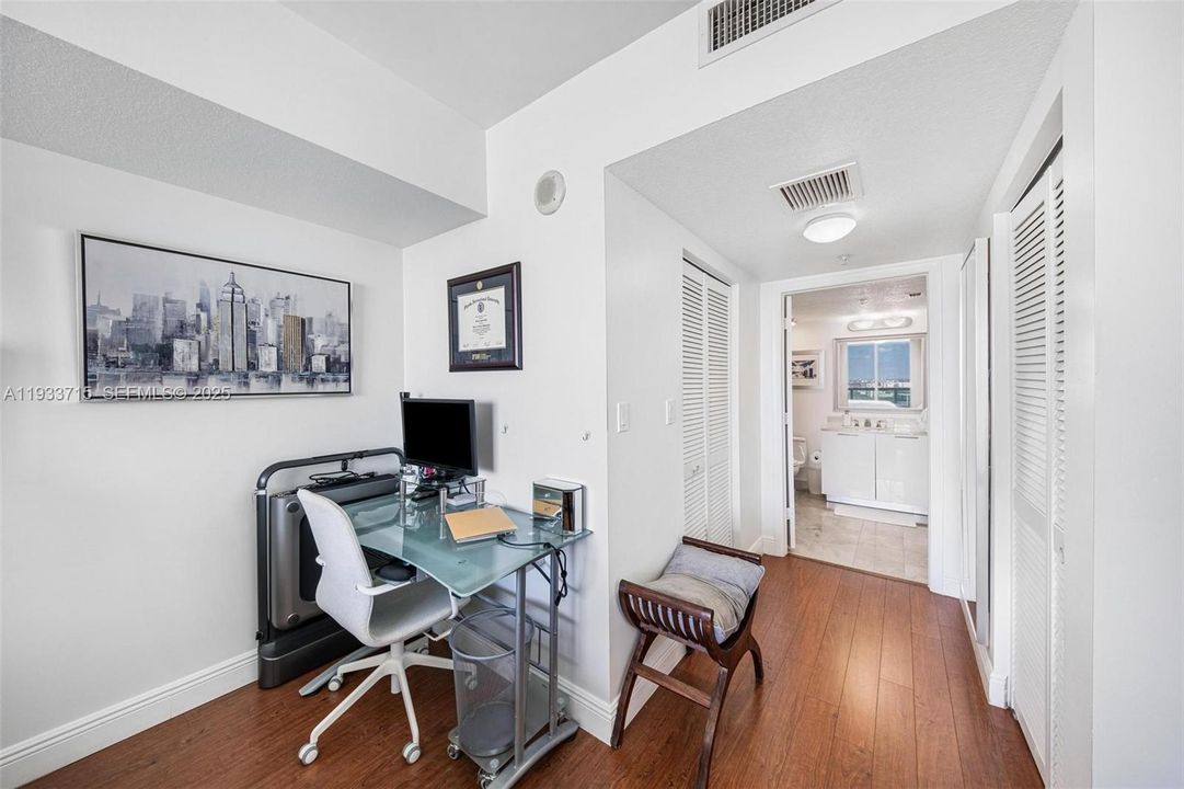 For Sale: $389,900 (1 beds, 1 baths, 822 Square Feet)