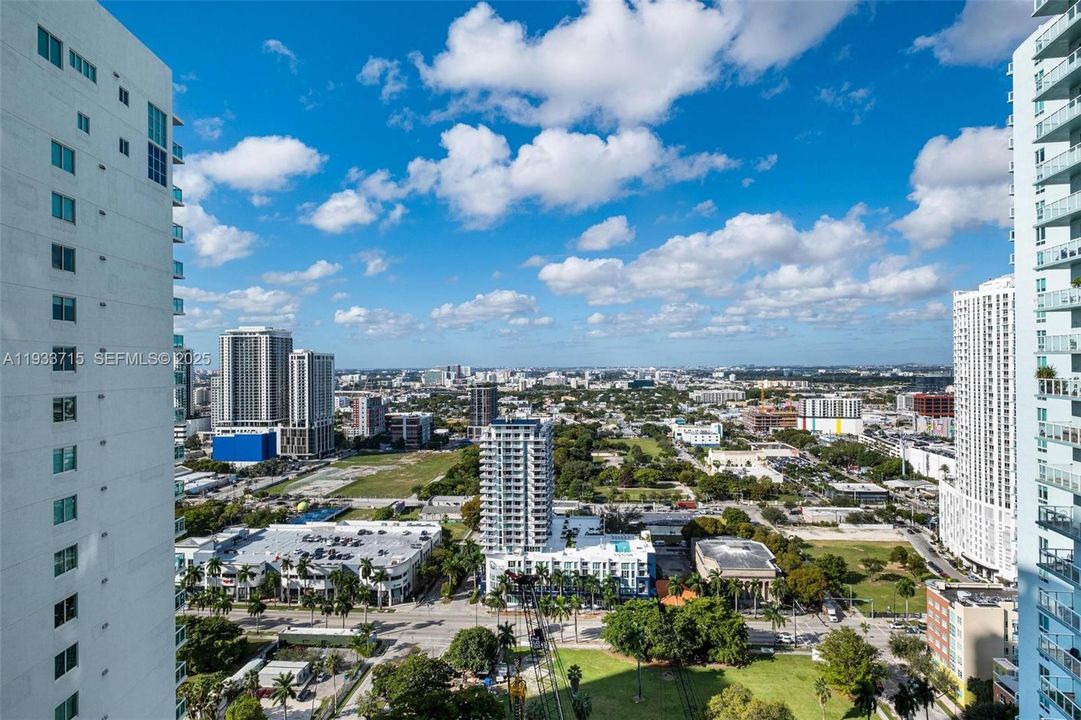 For Sale: $389,900 (1 beds, 1 baths, 822 Square Feet)