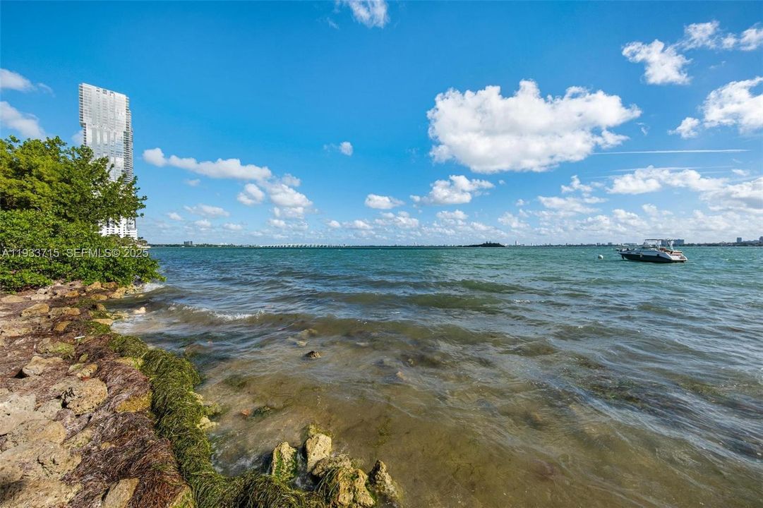 For Sale: $389,900 (1 beds, 1 baths, 822 Square Feet)