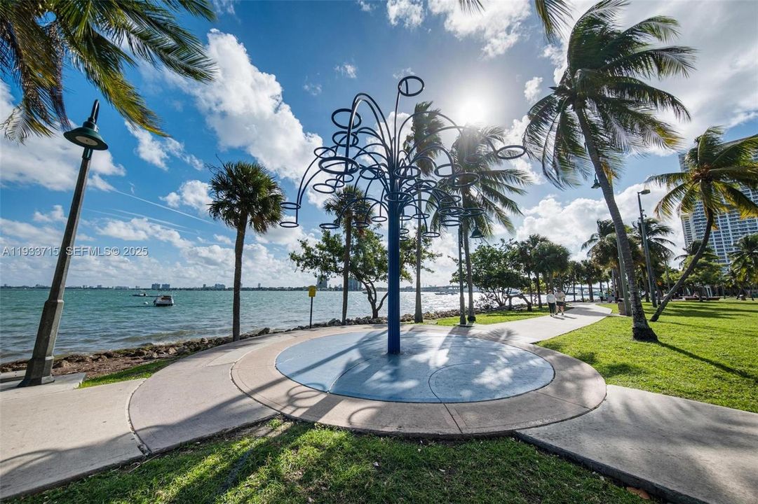 For Sale: $389,900 (1 beds, 1 baths, 822 Square Feet)