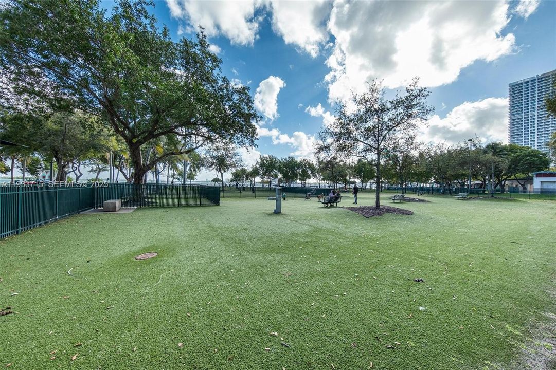 For Sale: $389,900 (1 beds, 1 baths, 822 Square Feet)