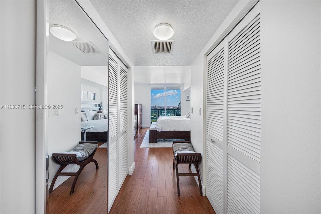 For Sale: $389,900 (1 beds, 1 baths, 822 Square Feet)