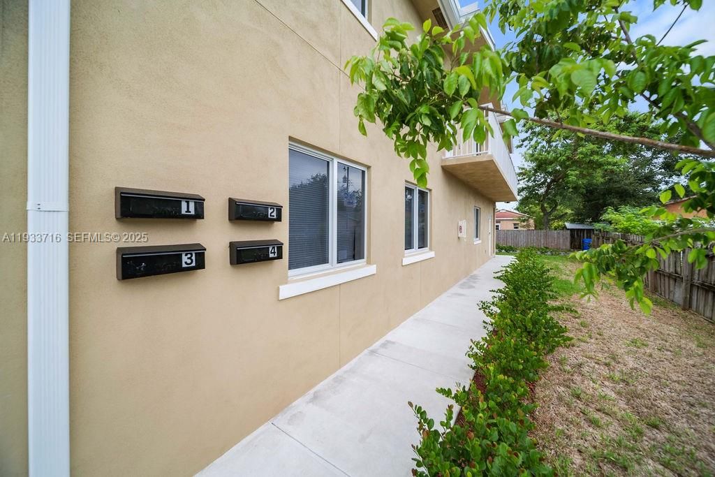 出租: $2,300 (2 贝兹, 2 浴室, 800 平方英尺)