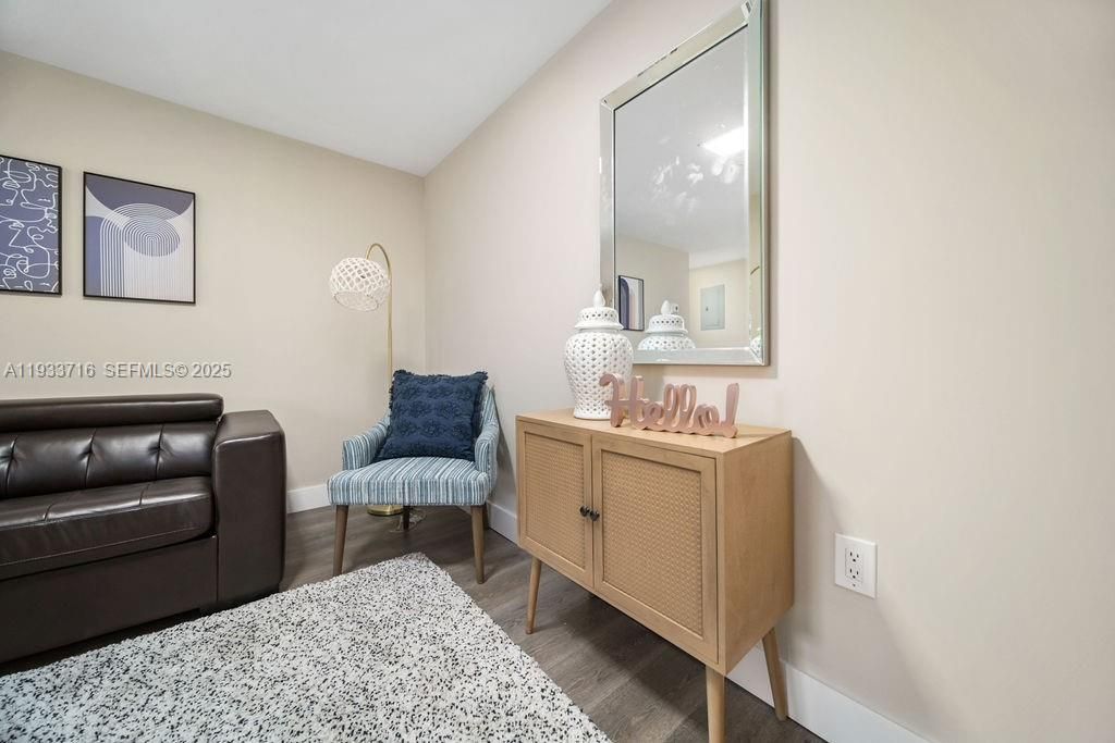 出租: $2,300 (2 贝兹, 2 浴室, 800 平方英尺)