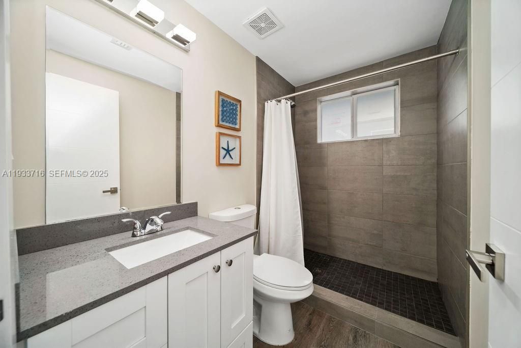 出租: $2,300 (2 贝兹, 2 浴室, 800 平方英尺)