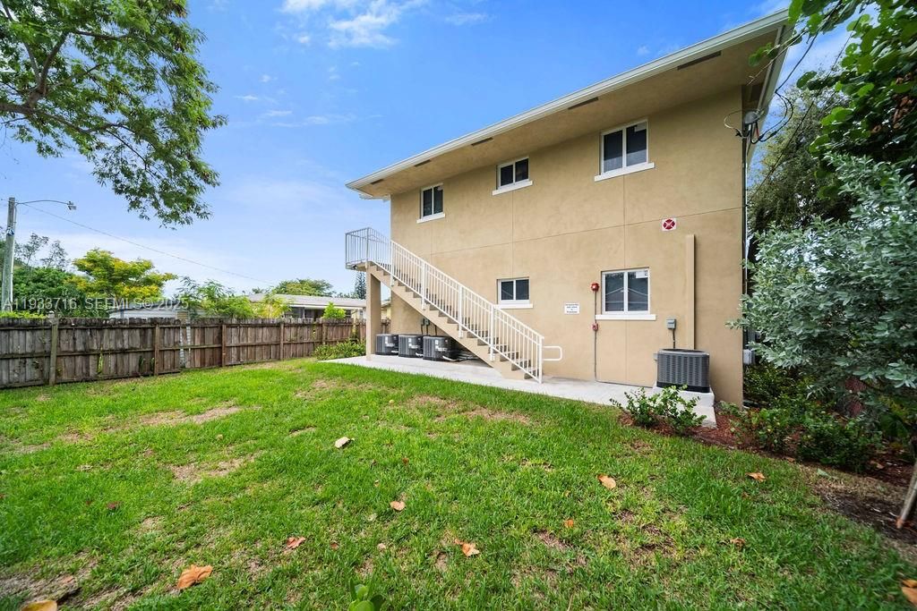 出租: $2,300 (2 贝兹, 2 浴室, 800 平方英尺)