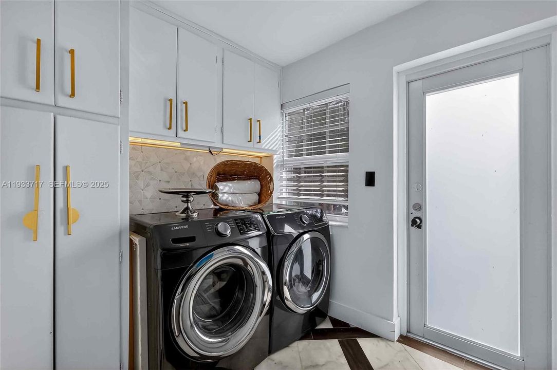 For Rent: $11,500 (3 beds, 3 baths, 2206 Square Feet)