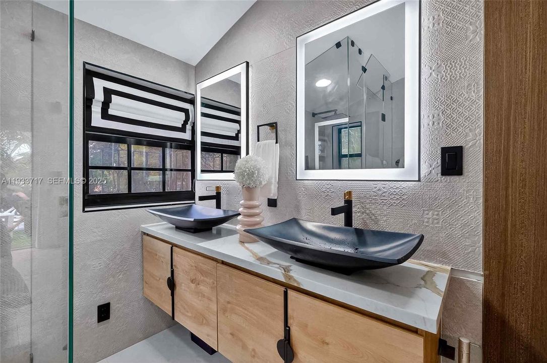 For Rent: $11,500 (3 beds, 3 baths, 2206 Square Feet)