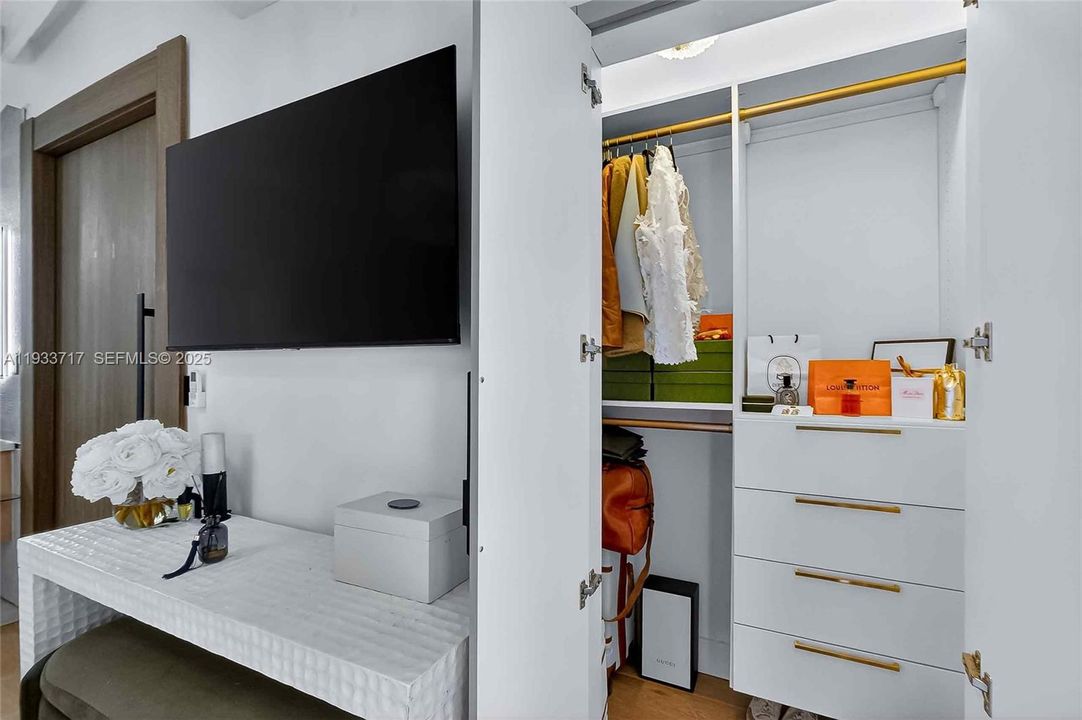 For Rent: $11,500 (3 beds, 3 baths, 2206 Square Feet)