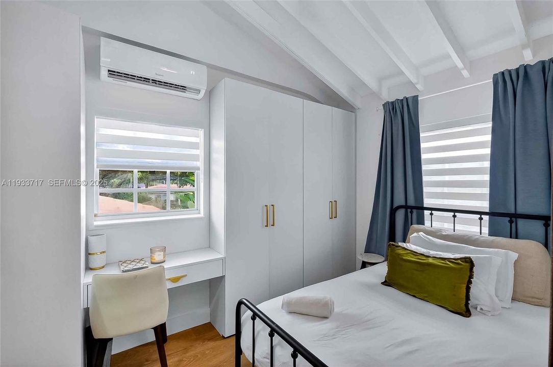 For Rent: $11,500 (3 beds, 3 baths, 2206 Square Feet)