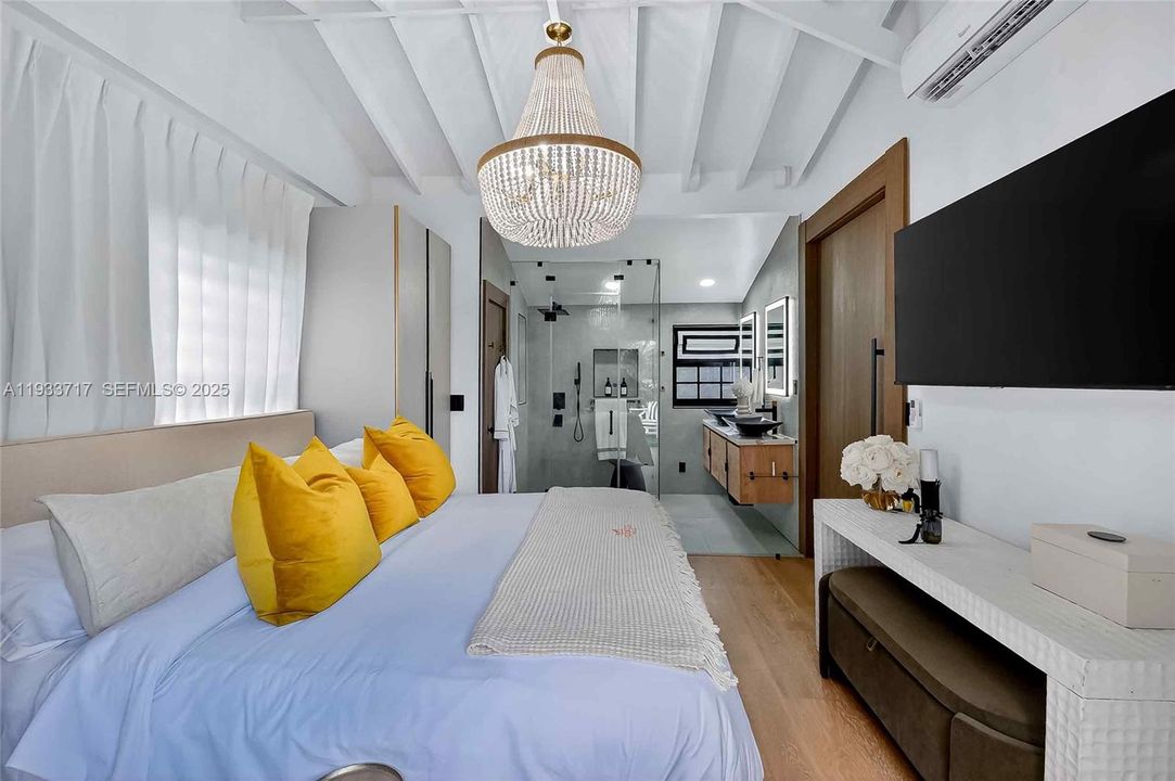 For Rent: $11,500 (3 beds, 3 baths, 2206 Square Feet)