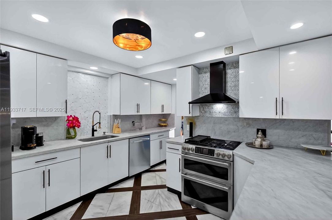 For Rent: $11,500 (3 beds, 3 baths, 2206 Square Feet)