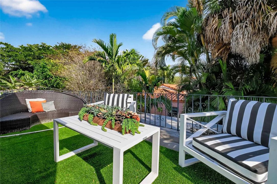 For Rent: $11,500 (3 beds, 3 baths, 2206 Square Feet)