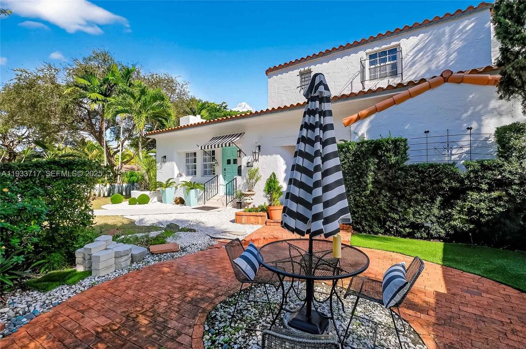 For Rent: $11,500 (3 beds, 3 baths, 2206 Square Feet)