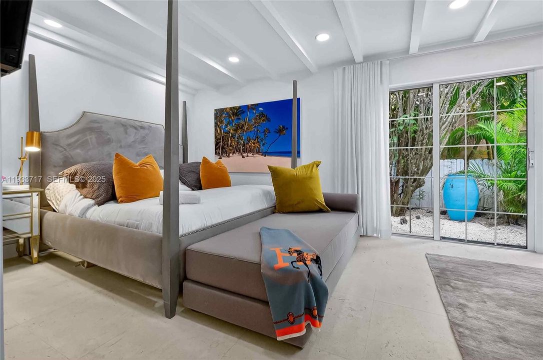 For Rent: $11,500 (3 beds, 3 baths, 2206 Square Feet)